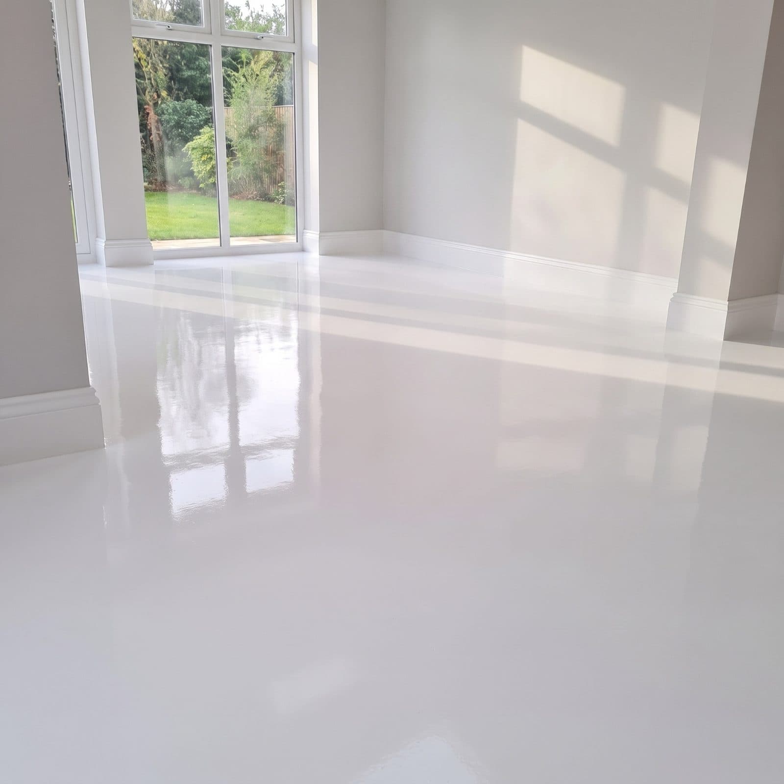 Single-storey house, 120 m² — Solid white · high gloss