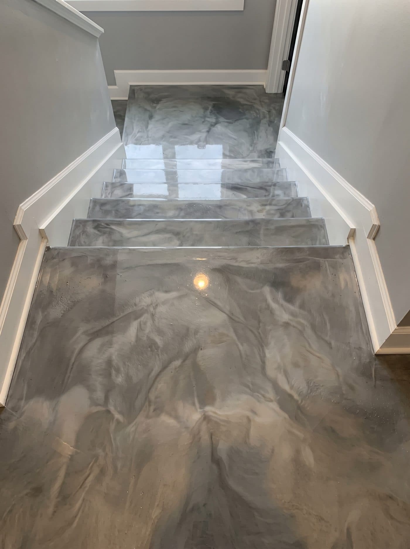 Two-storey house with stairs, 260 m² — 3D metallic · silver marble