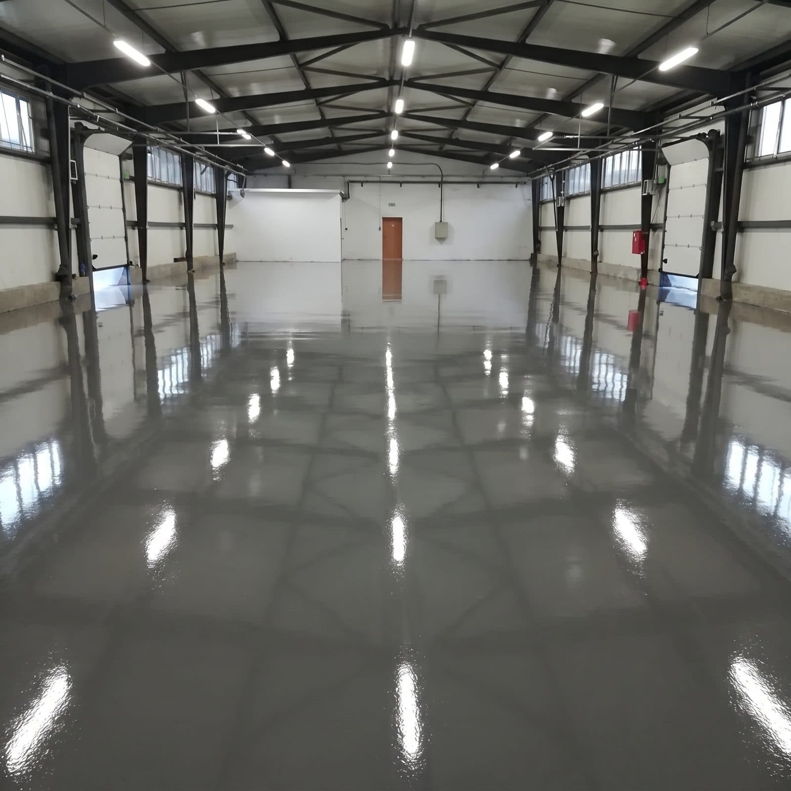 Production hall, 350 m² — Polyurethane system · high gloss