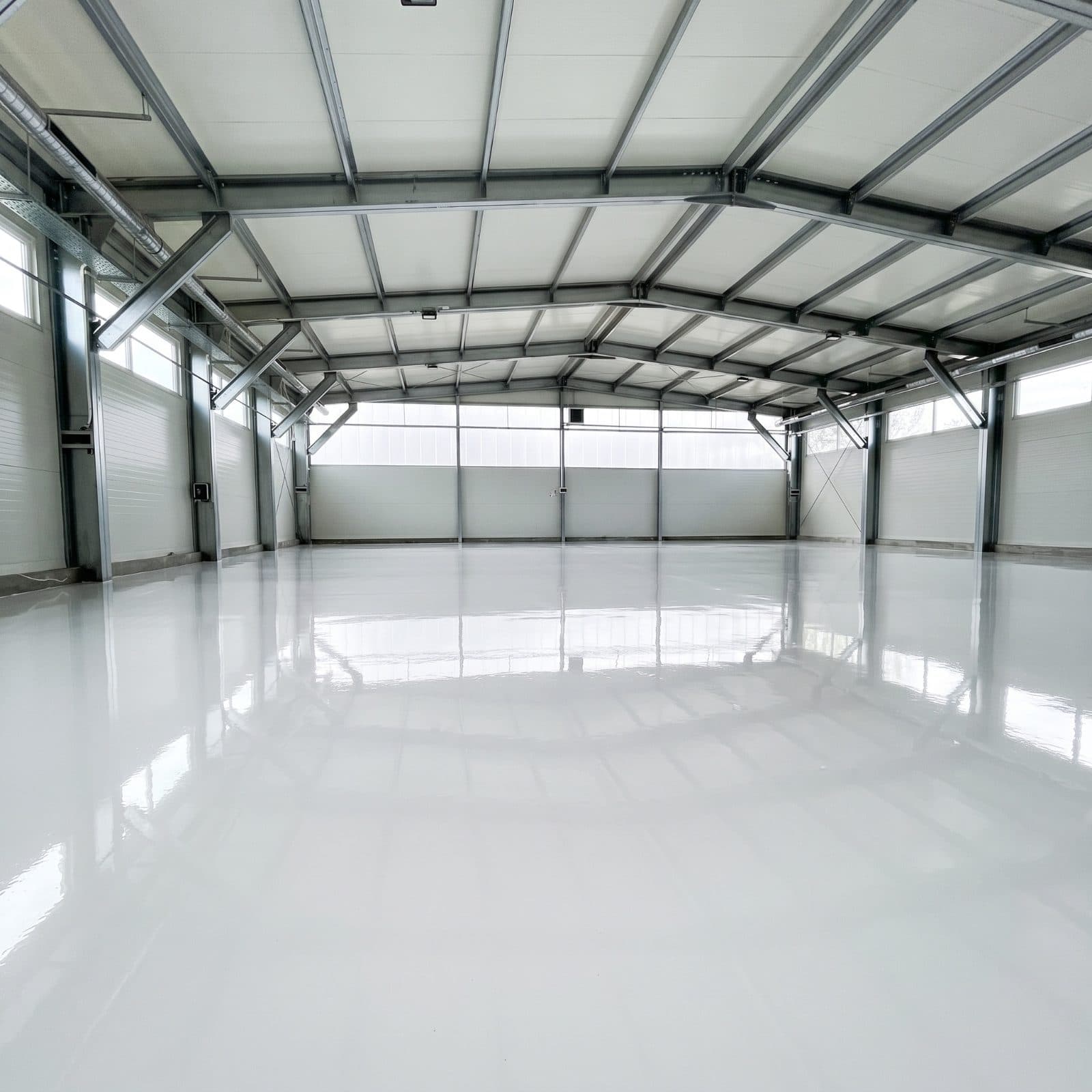 Hall, 430 m² — Solid white · high gloss